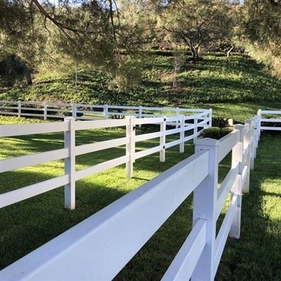 Vinyl 3 Rail Ranch kerítés
